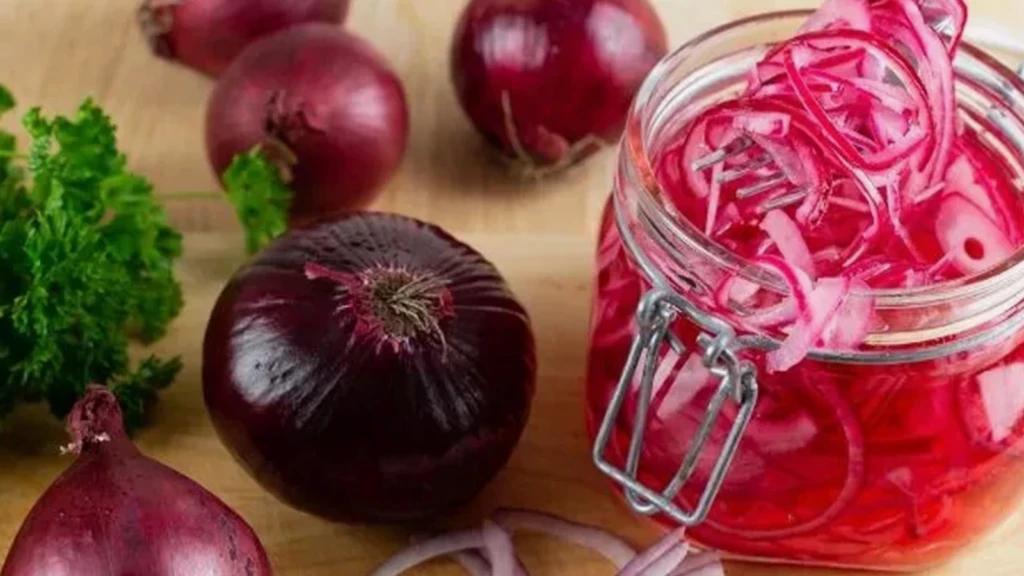 MasterChef hizli sogan tursusu tarifi Sadece 30 dakikada hazir yiyenler mest oluyor tam bir sifa deposu