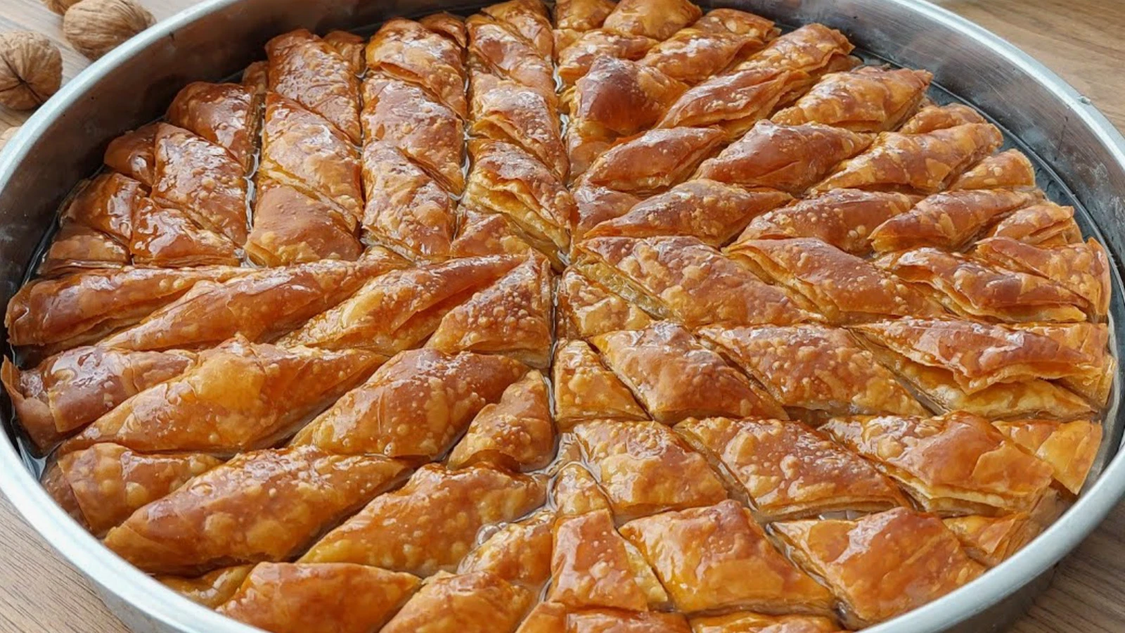 MasterChef kolay ev baklavasi tarifi Gozunuzu korkutmasin ben yapamam diyenler bile yapti Serbeti kivaminda citir lezzet