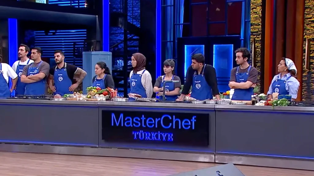 MasterChef mavi takima sure cezasi Aytenin yaptigi Somer sefin gozunden kacmadi fena yakalandilar