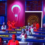 MasterChefte 29 Ekim ozel bolumunde unutulmaz anlar yasandi Sefler duygusal konusmalariyla yurekleri isitti
