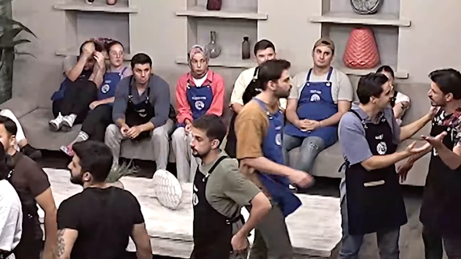 MasterChefte Caglar Sezer birbirine girdi Hakaretler havada ucustu