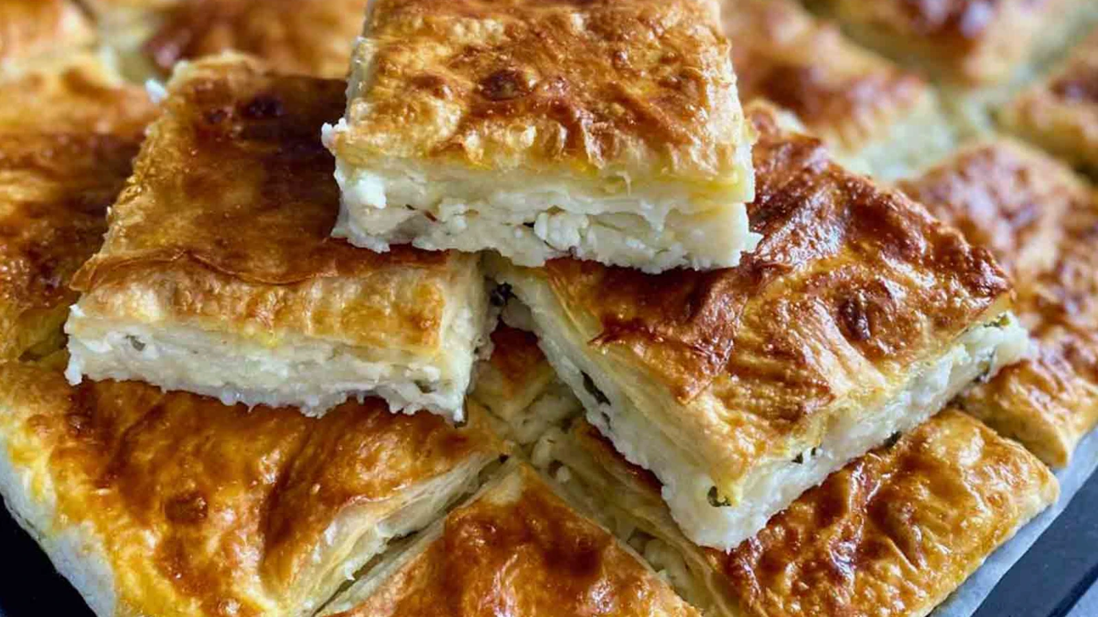 MasterChefte borekcileri kizdiracak en guzel su boregi tarifi Nar gibi kizariyor katlari tek tek sayiliyor