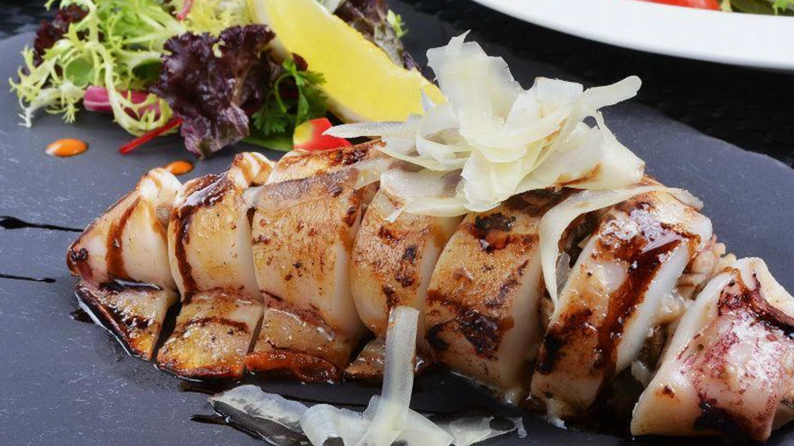 MasterChefte enfes lezzet kalamar dolmasi tarifi Bir kez yiyen tabak tabak istiyor boyle lezzet gorulmedi