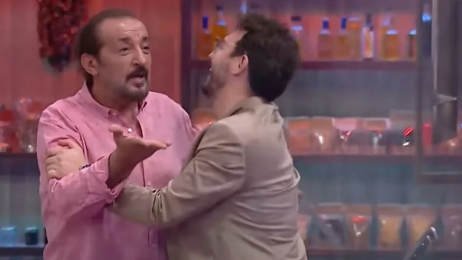 MasterChef'te herkesi güldüren anlar! Şefler de ne diyeceğini bilemedi, yarışmacının o hareketi stüdyoyu kırdı geçirdi 1 MasterChefte herkesi gulduren anlar Sefler de ne diyecegini bilemedi yarismacinin o hareketi studyoyu kirdi gecirdi