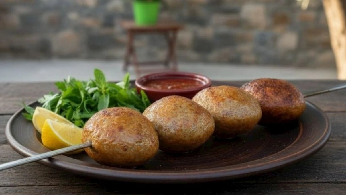 MasterChef’te közde içli köfte tarifi! Türev Uludağ’dan püf noktaları 4 MasterChef’te közde içli köfte tarifi!