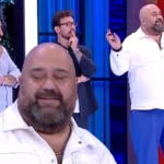 MasterChefte telefon olayi kurgu cikti Iddialar sosyal medyayi alevlendirdi herkes ates puskuruyor