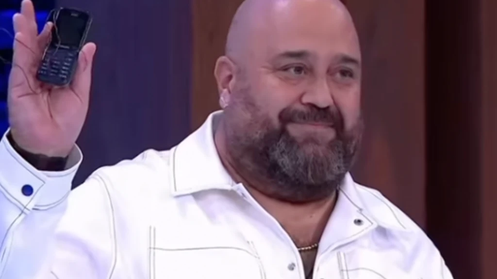MasterChefte telefon skandali buyuyor Somer sef gizli telefonu buldu arama kayitlarina ulasildi icinden cikanlar soke etti