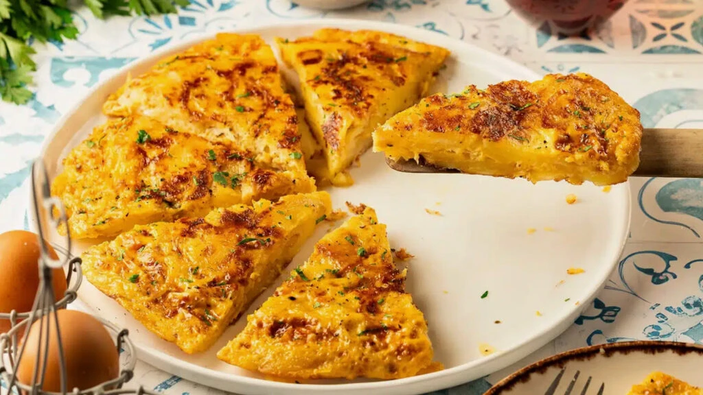 MasterChefte yapilan Ispanyol omleti sosyal medyayi salladi Sabah olsa da yapsam yorumlari yagiyor