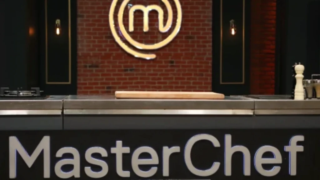 MasterChefte yemekleri golgede birakan kiyafet Sosyal medyadan elestiri yagdi