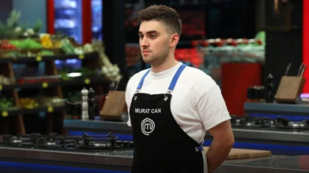 MasterCheften Muratcanin elenir elenmez yaptigi ilk paylasim dikkat cekti Mavi takim kaptaniydi yorum yagdi