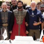 Mehmed Fetihler Sultani setinde Serkan Cayogluna dogum gunu surprizi yapildi