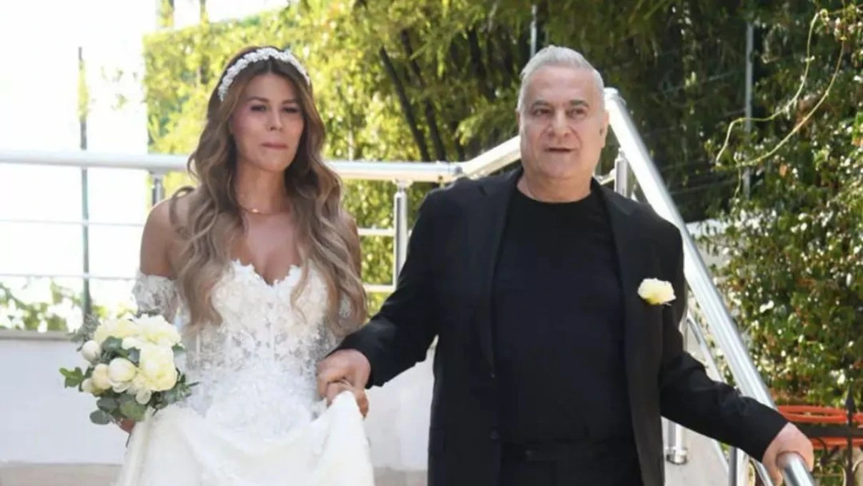 Mehmet Ali Erbil’in itirafı evliliğinde kriz çıkardı! Eşi evi terk etti 7 Mehmet Ali Erbil’in itirafı evliliğinde kriz çıkardı! Eşi evi terk etti