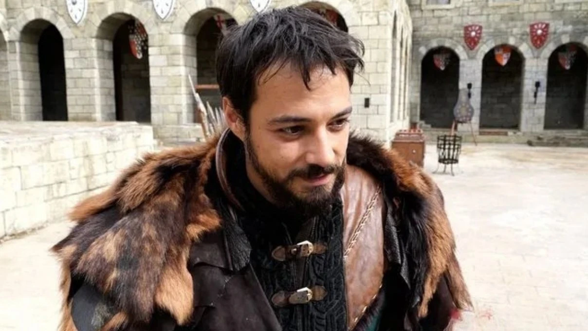 Orhan Bey rolüyle ekranlara dönen Mert Yazıcıoğlu’ndan Filistin mesajı! “Bir an önce son bulsun” 