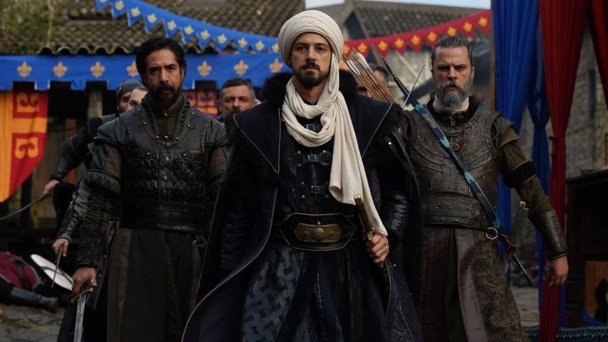 Mert Yazıcıoğlu ‘Yılın Oyuncusu’ ödülünü kazandı! Erkan Kolçak Köstendil’in ödülü verirken ki konuşması seyirciyi kahkahaya boğdu 5 Mert Yazıcıoğlu ‘Yılın Oyuncusu’ ödülünü kazandı! Erkan Kolçak Köstendil’in ödülü verirken ki konuşması seyirciyi kahkahaya boğdu