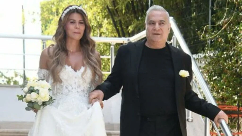 Mehmet Ali Erbil’in düğününde çocuklarının vukuatları! Terlik düştü köpeği ezdiler