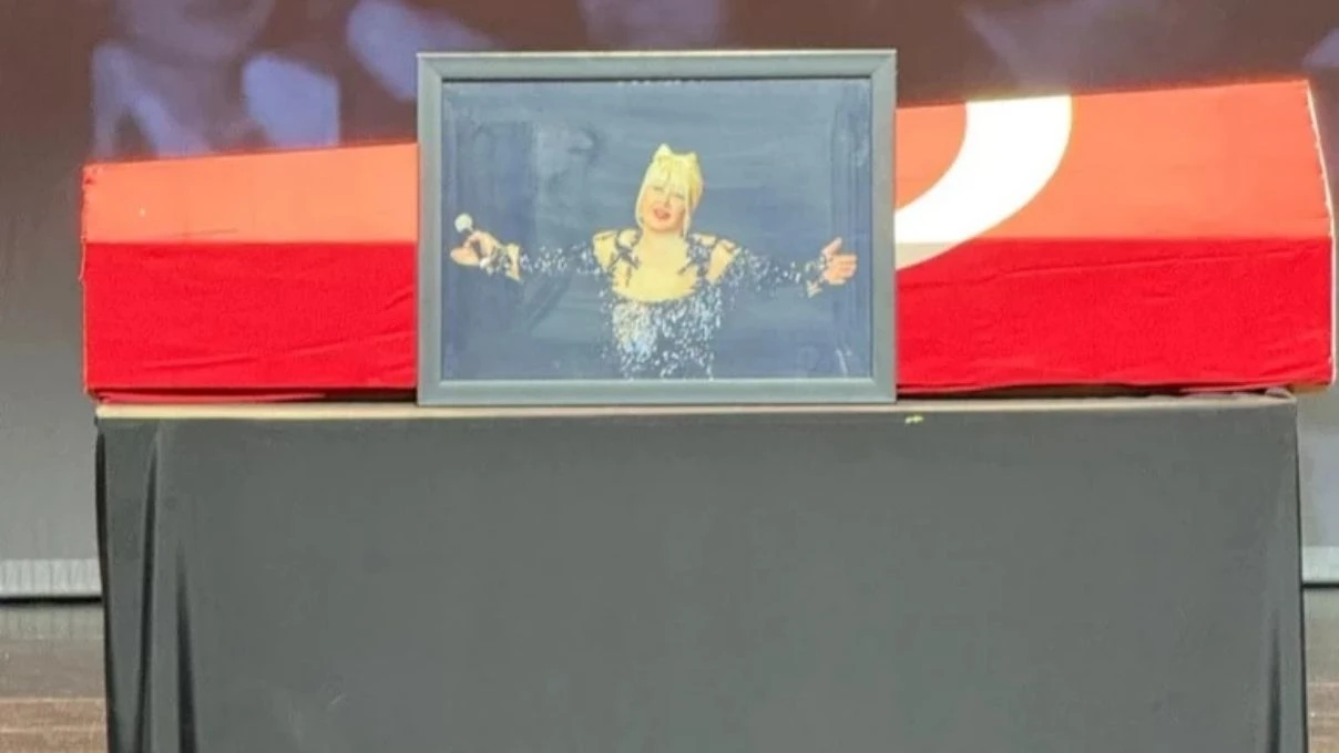 ABD’de hayatını kaybeden Muazzez Abacı’ya AKM’de veda töreni! Usta isimler akın etti 6 ABD’de hayatını kaybeden Muazzez Abacı’ya AKM’de veda töreni! Usta isimler akın etti