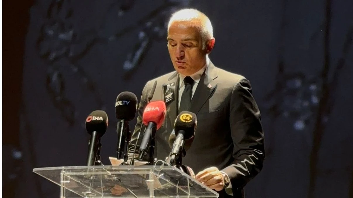 Emel Sayın, Muazzez Abacı’nın veda töreninde gözyaşlarını tutamadı! “Muazzez çok önemli bir sanatçıydı” 10 Emel Sayın, Muazzez Abacı’nın veda töreninde gözyaşlarını tutamadı! “Muazzez çok önemli bir sanatçıydı”