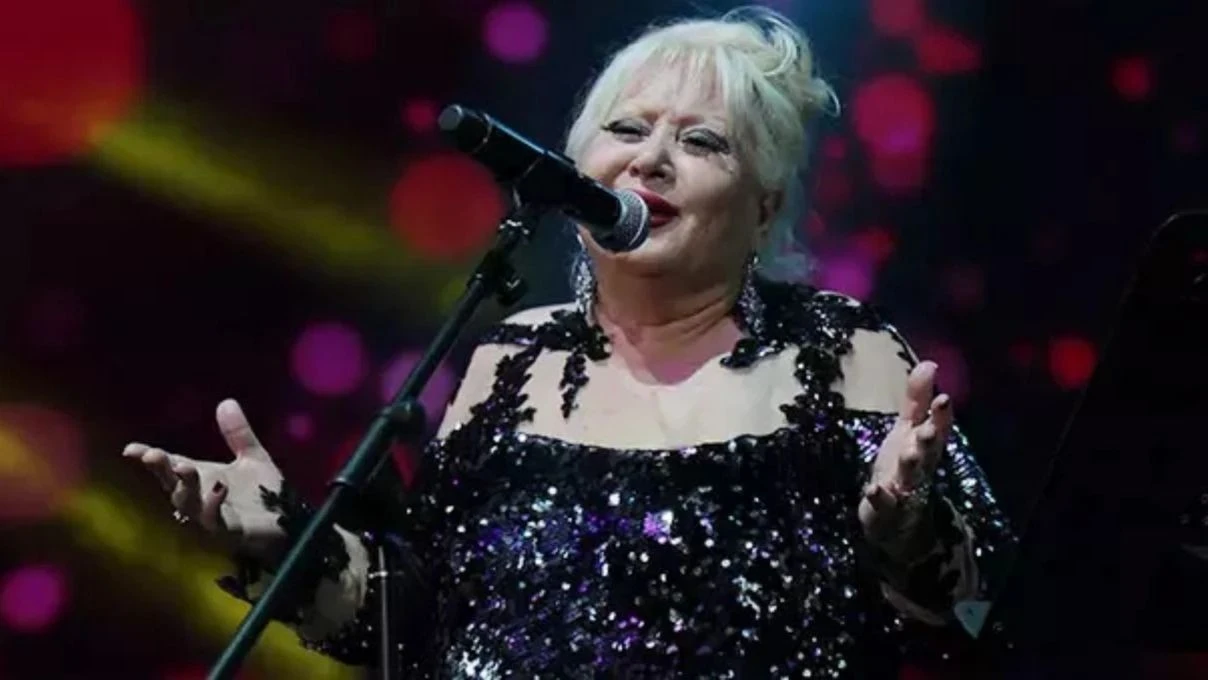 ABD’de hayatını kaybeden Muazzez Abacı’ya AKM’de veda töreni! Usta isimler akın etti 5 ABD’de hayatını kaybeden Muazzez Abacı’ya AKM’de veda töreni! Usta isimler akın etti