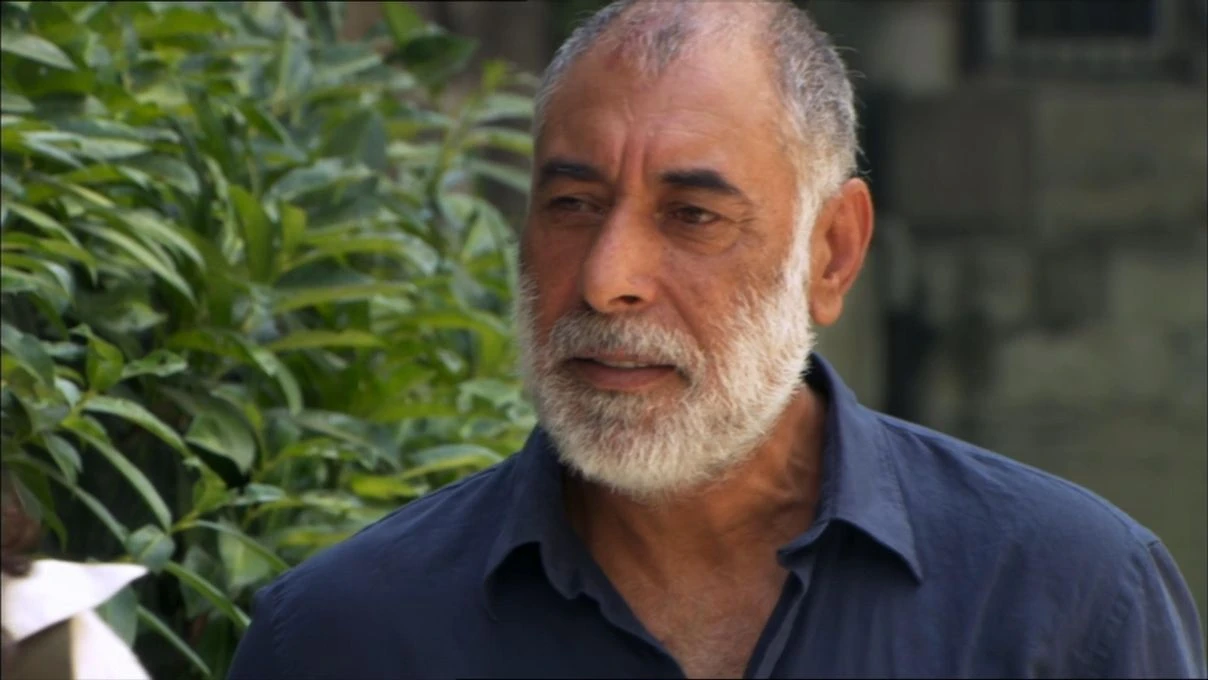 Abuzer Kömürcü karakteriyle tanınan Muhammed Cangören nereli, kaç yaşında? Muhammed Cangören eşi kimdir? 4 Abuzer Kömürcü karakteriyle tanınan Muhammed Cangören nereli, kaç yaşında? Muhammed Cangören eşi kimdir?