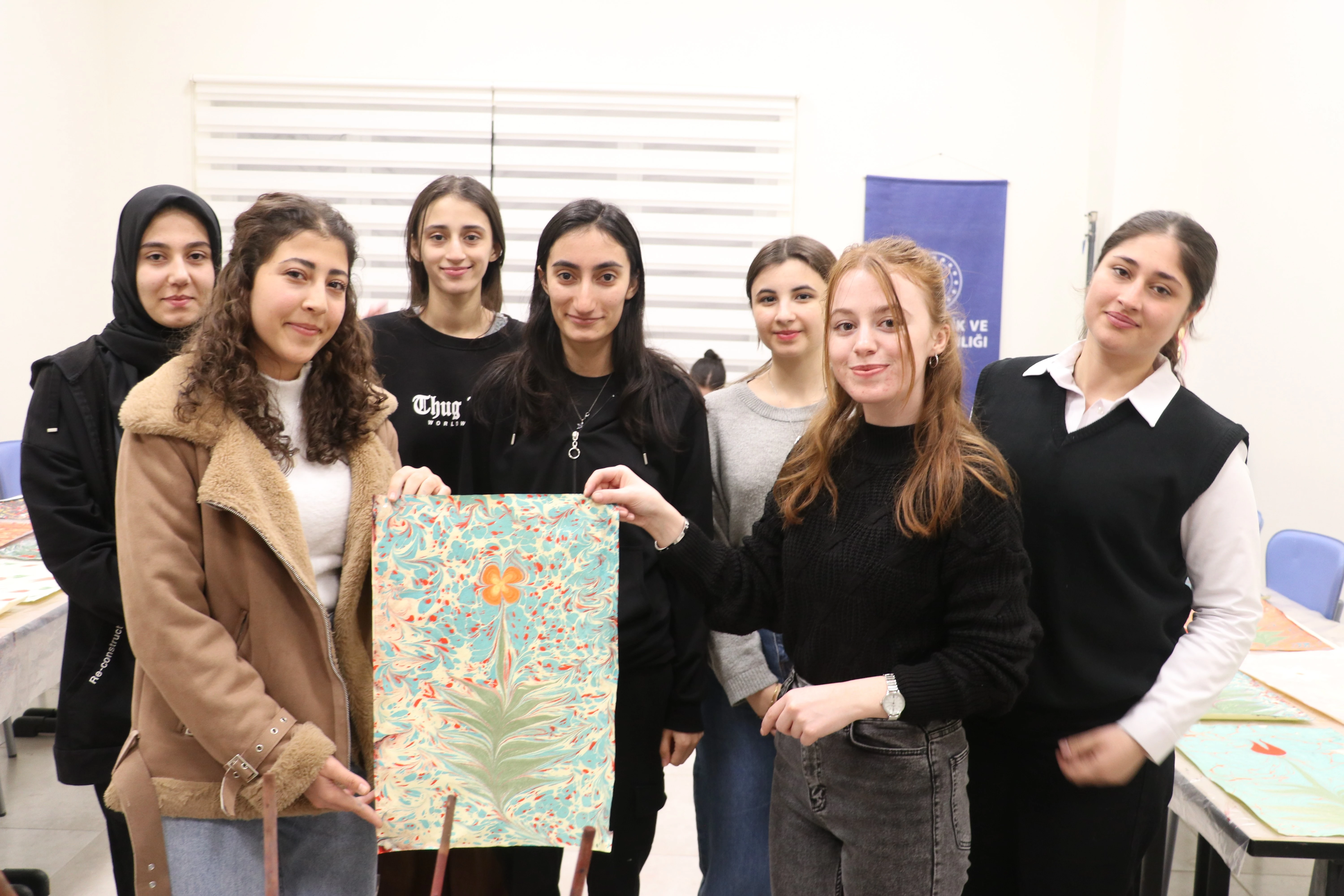Muşlu kadınlar atık malzemeleri sanat eserine dönüştürüyor!