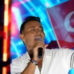 Mustafa Sandal ilke imza attı! Ünlü sanatçıya İngiltere’den ömür boyu geçerli vize