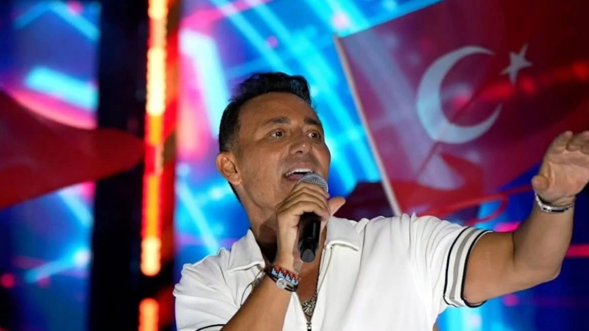 Mustafa Sandal ilke imza attı! Ünlü sanatçıya İngiltere’den ömür boyu geçerli vize