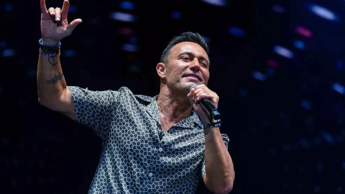 Mustafa Sandal ilke imza attı! Ünlü sanatçıya İngiltere’den ömür boyu geçerli vize