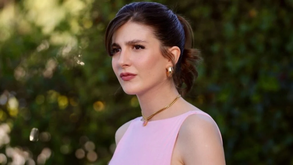 Hudutsuz Sevda dizisinde ayrılık haberleri peş peşe geliyor! Naz Çağla Irmak diziye veda ediyor
