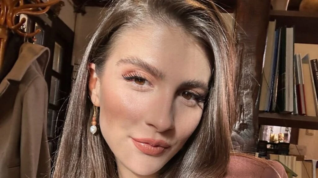 Hudutsuz Sevda dizisinde ayrılık haberleri peş peşe geliyor! Naz Çağla Irmak diziye veda ediyor 