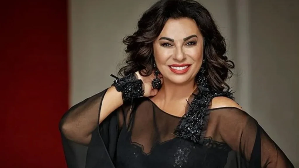 Nilgun Belgun ve Brad Pittin yan yana fotografi sosyal medyayi salladi Yakistik paylasimina begeni yagdi