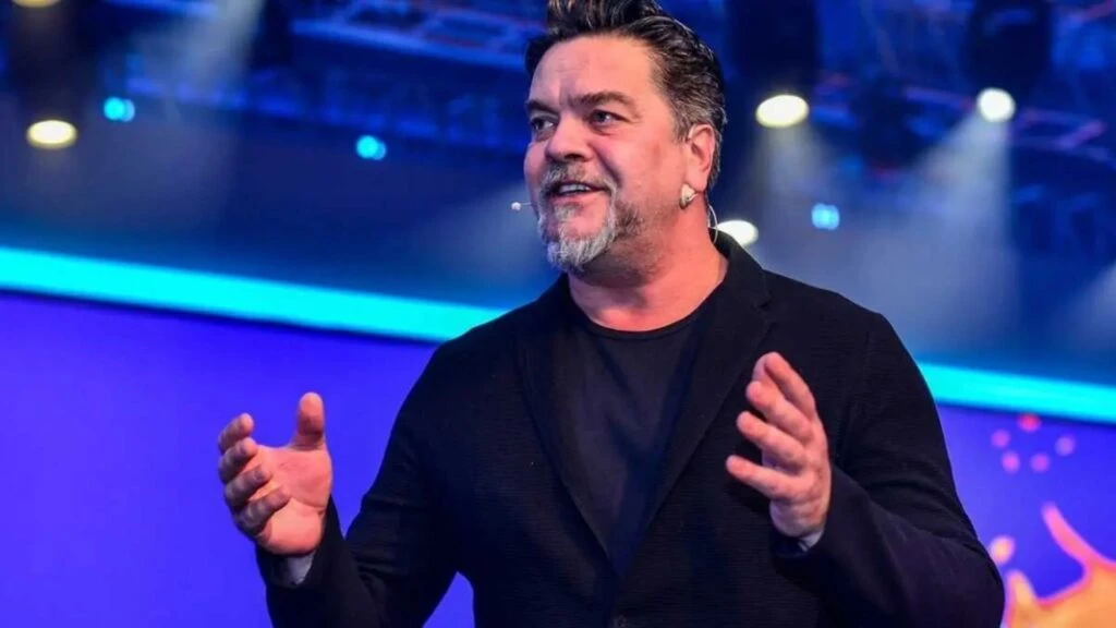 O Ses Turkiye jurisi Beyazit Ozturk dunyaca unlu markanin yuzu oldu