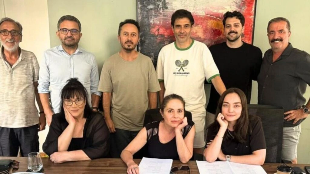 Cansel Elçin ve Zeynep Tuğçe Bayat çifti aynı projede buluştu! İkili ‘Ölü Arının İğnesi’ filminin başrolü oldu