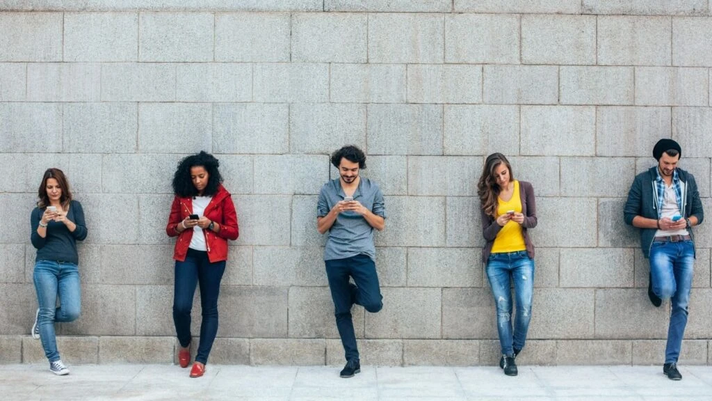 Oversharing (Aşırı paylaşım) ne demek? Kimler oversharing yapar? 