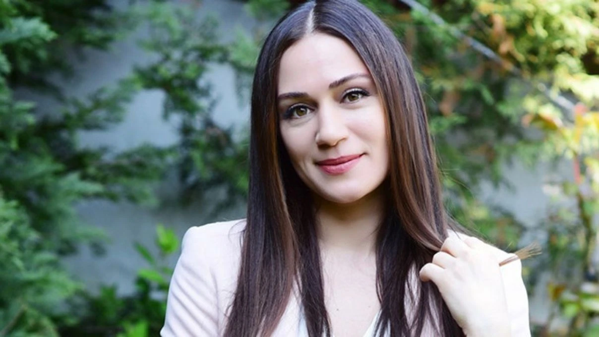 Özge Borak kimdir, kaç yaşında? Özge Borak Kızılcık Şerbeti dizisine mi katıldı? 5 Özge Borak kimdir, kaç yaşında? Özge Borak Kızılcık Şerbeti dizisine mi katıldı?