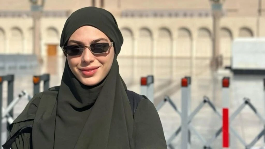 Özge Yıldız günlerdir paylaşım yapmıyordu! Ünlü fenomen tesettüre girdiğini duyurdu