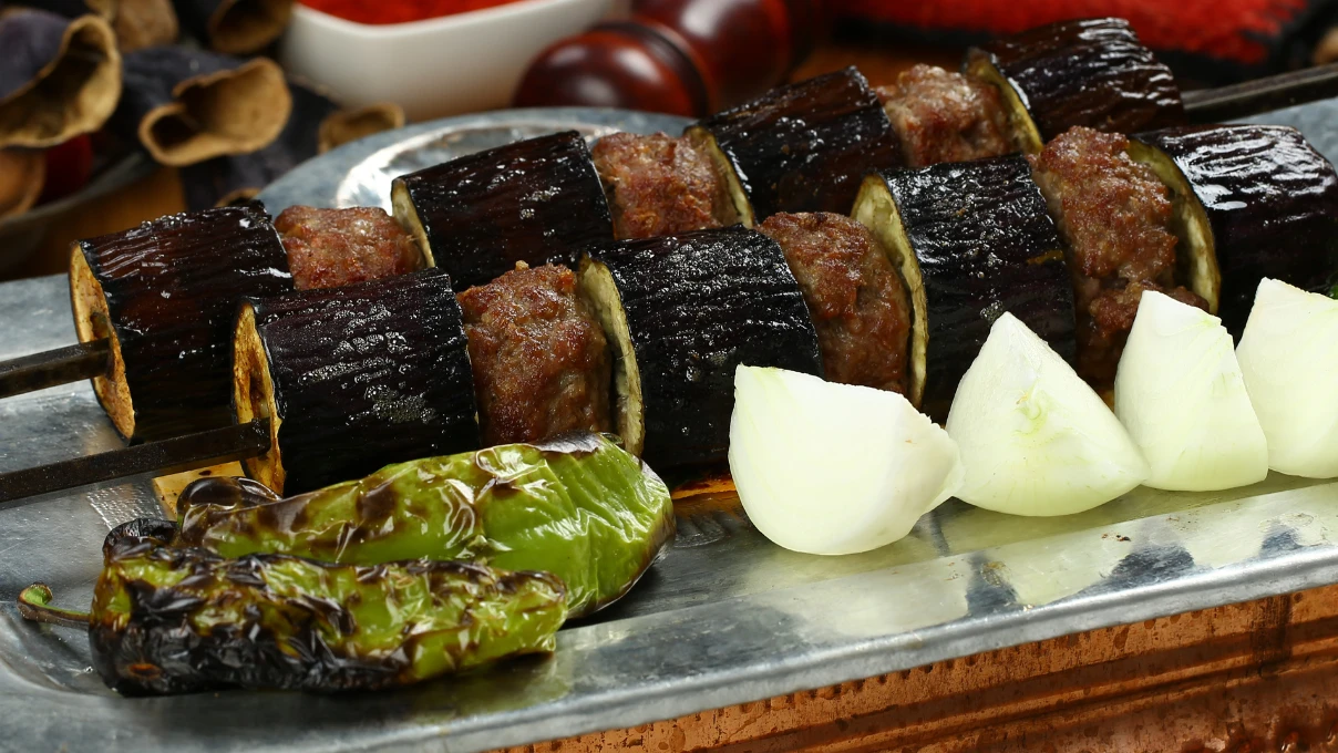 Fırında patlıcan kebap! Doğulular 3 günde bir pişiriyor 3 Patlican 6