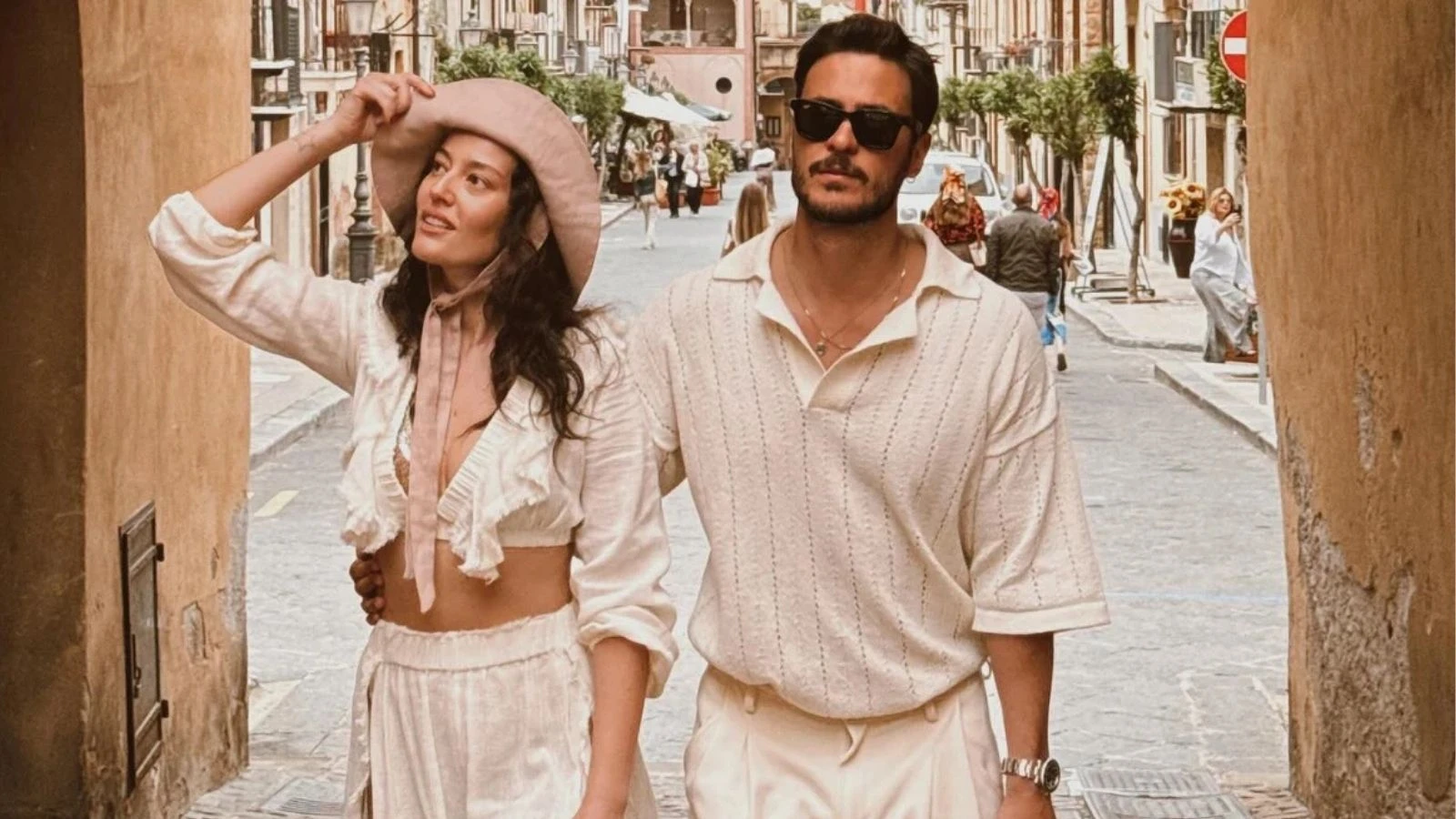 Pelin Akil ve Anıl Altan çiftinin boşanma sürecini neden erteledikleri belli oldu!