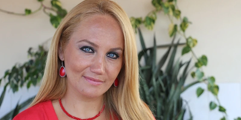 Pinar Aydinlar 1