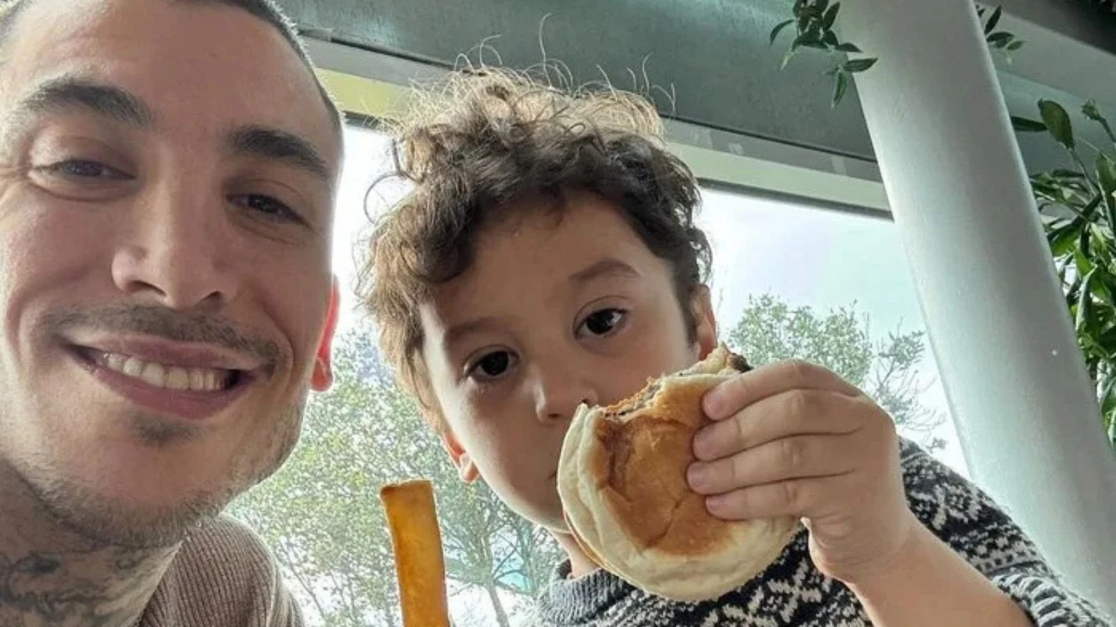 Can Bonomo oğlu Roman ile alışverişte görüntülendi! “Keyfimiz yerinde”