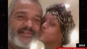 Rihanna babasi Ronald Fenty 3