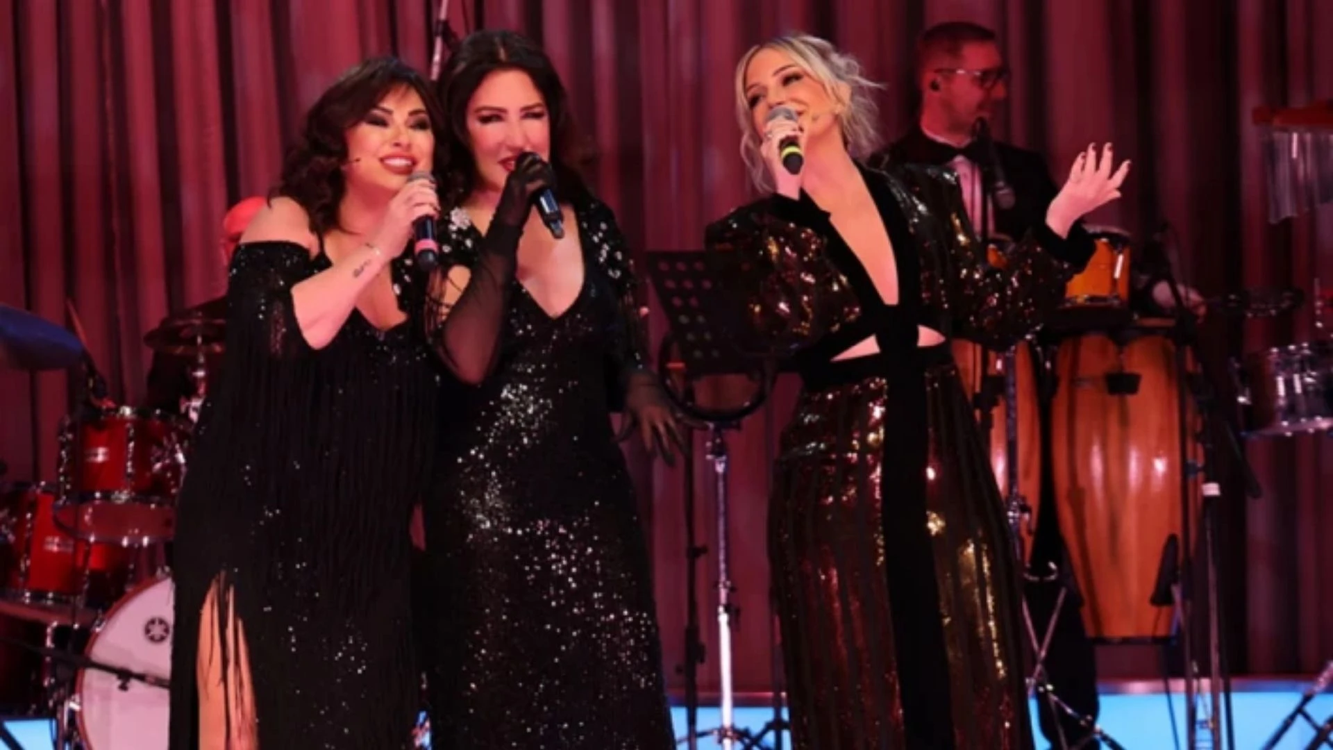 Saba Tümer’in ‘Kaynat Bakalım’daki performansı sosyal medyada olay oldu! “Sen sadece gül şarkı söyleme” 4 Saba Tümer’in ‘Kaynat Bakalım’daki performansı sosyal medyada olay oldu