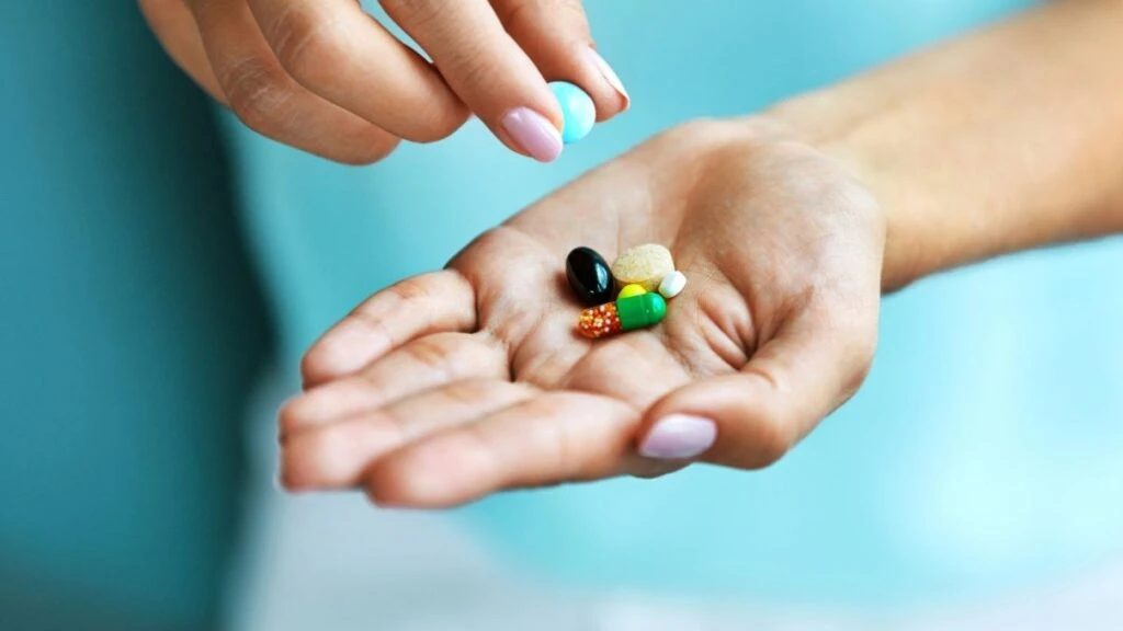 Saç dökülmelerinin asıl nedeni! Bilimsel destekli vitaminleri unutmayın