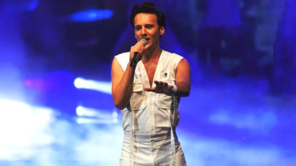 Sarkici Edis hastaligini ilk kez acikladi Kotu haberi konserinde duyurdu