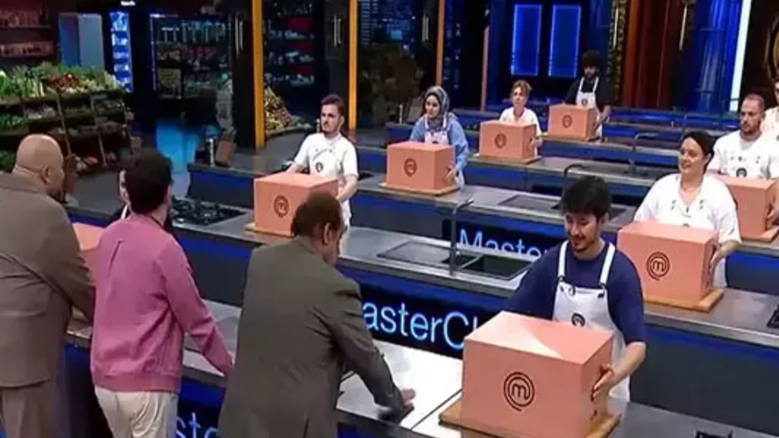 Sasirtan goruntu MasterChef bulasiklari meger bakin nerede temizleniyormus Dikkatli izleyici fena yakaladi