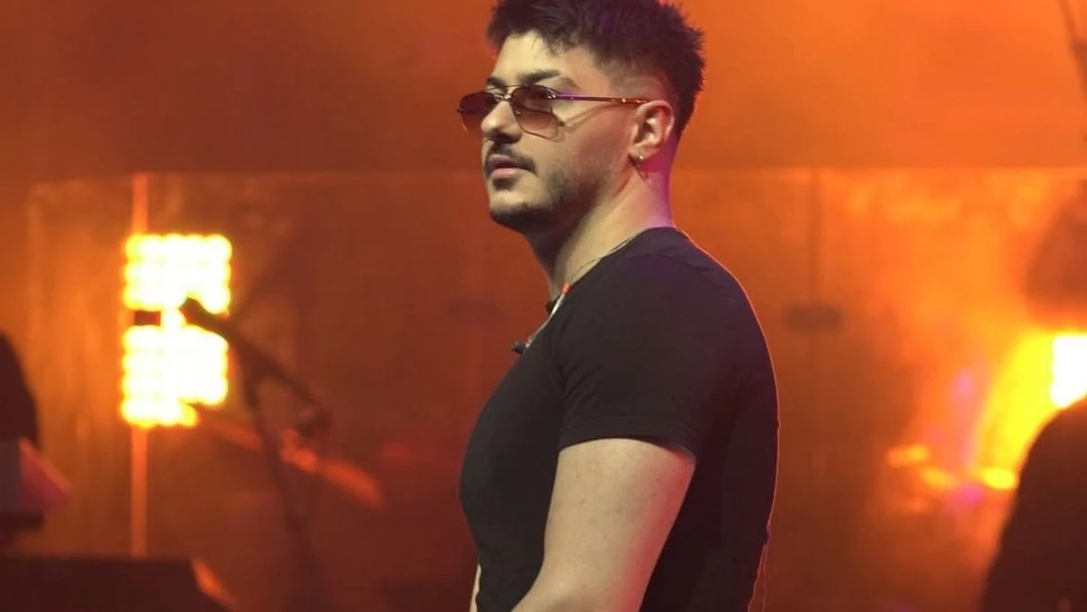 Semicenkin o halleri geceye damga vurdu Dunya stari Jennifer Lopez Istanbul konserini boyle izledi