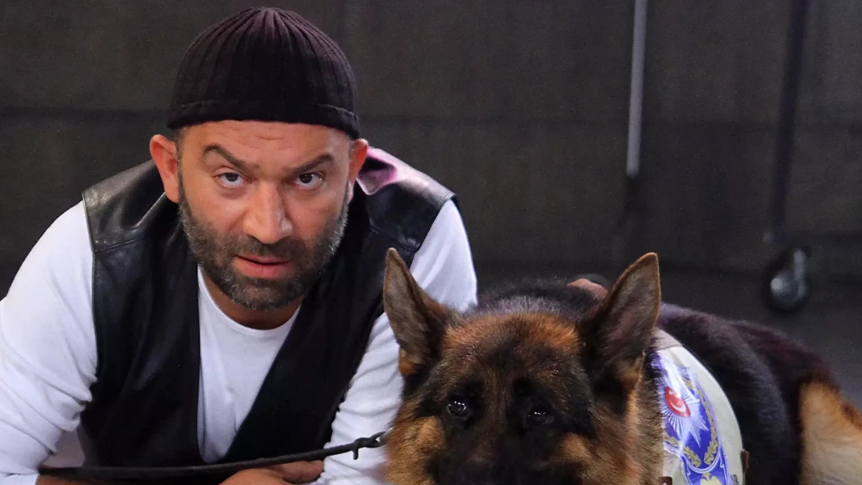 Arka Sokaklar’ın Mesut Komiser’i Şevket Çoruh diziyle ilgili bomba açıklamalarda bulundu! ‘Bir tek ben kaldım’ 4 Sevket Coruh 1