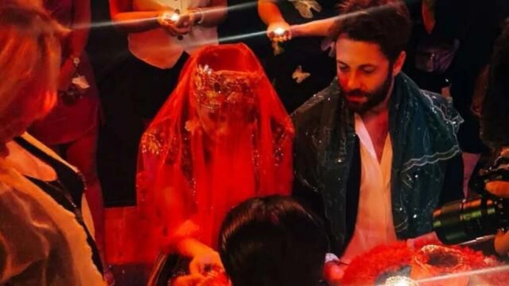 Sitare Akbaş ve Cengiz Orhonlu geleneklere uymayı ihmal etmiyor! Ünlü çift bugün dünyaevine giriyor