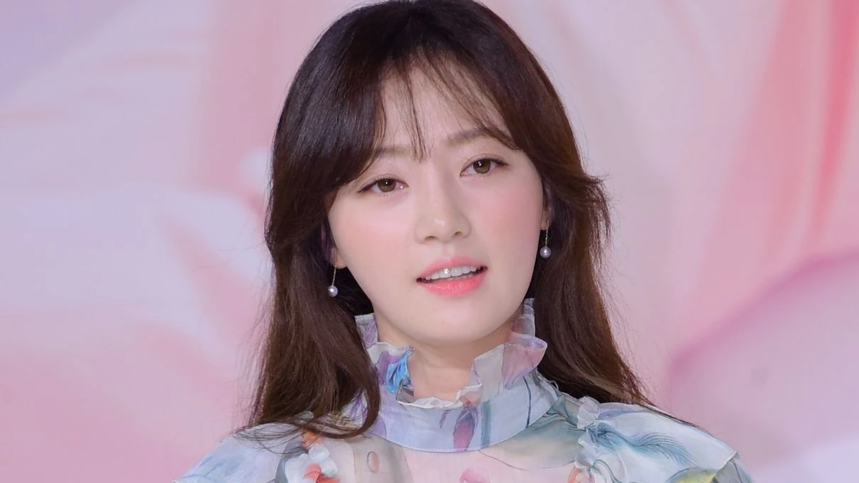 Song Ha Yoon’un okul zorbalığı davasına ilişkin suçlayan kişiden açıklama geldi! “Fiziksel şiddet uyguladığı gerçek olaylara dayanmaktadır”
