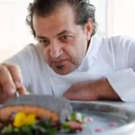 Sosyal medya Masterchef jurisi Mehmet Yalcinkayanin restoranindaki serpme kahvalti fiyatini konusuyor