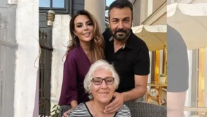 Annesini son yolculuğuna uğurlayan Aslı Hünel gözyaşlarına boğuldu! Hünel kardeşleri sanatçı dostları yalnız bırakmadı